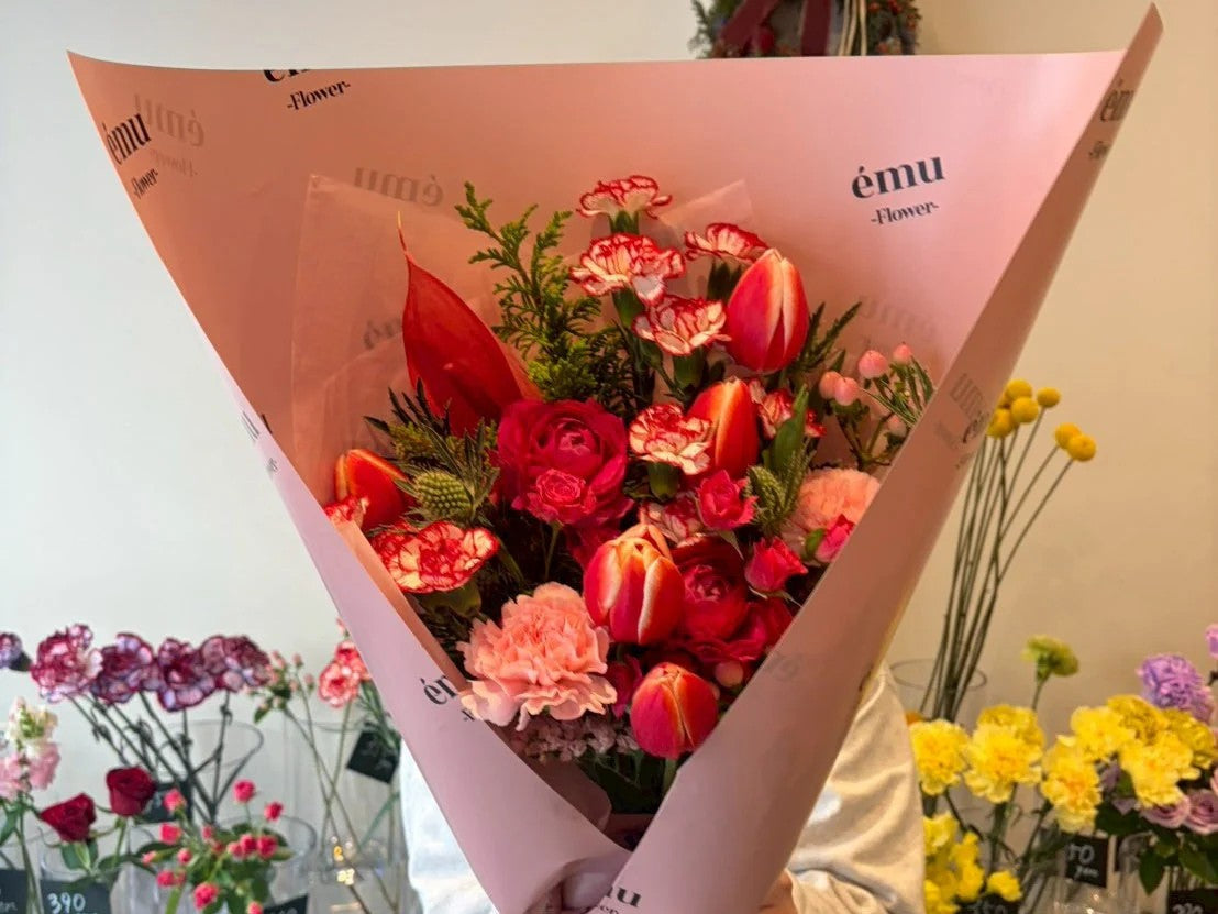 甘さと華やぎを纏う花束