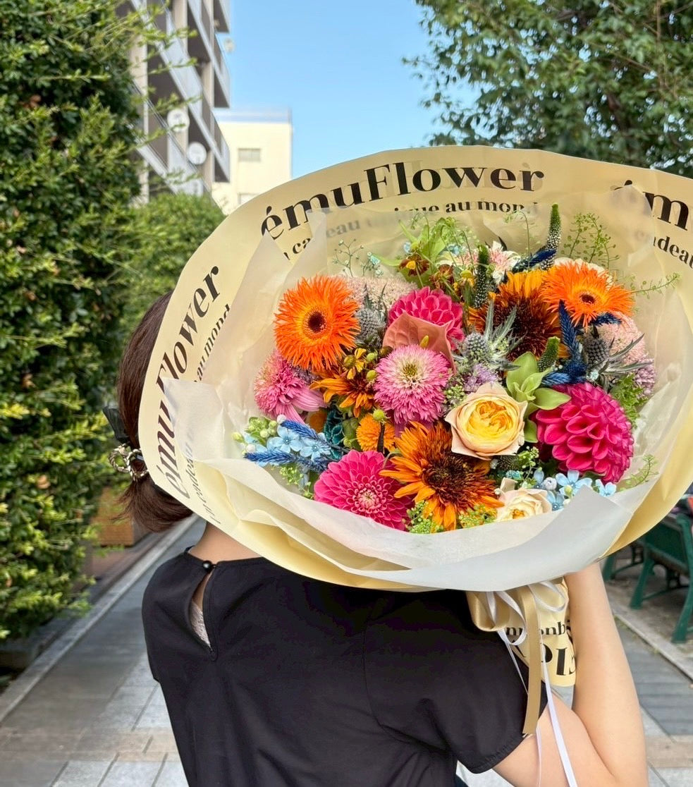 ému flowerのカラフルブーケ——日常に、色彩を