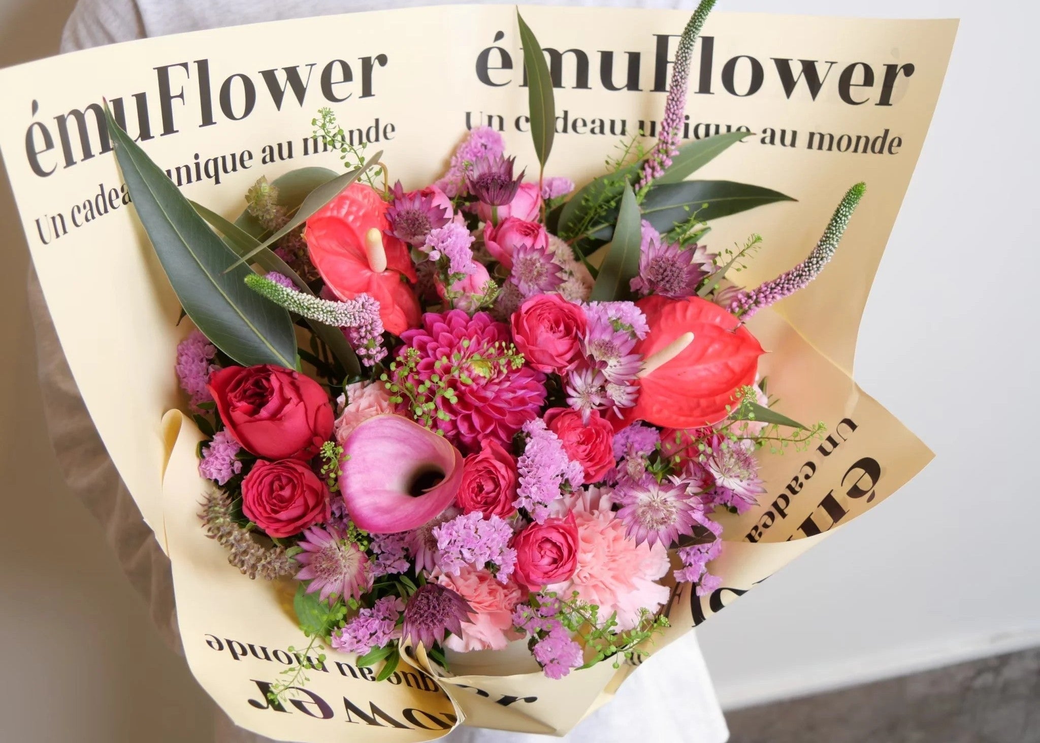 エレガントに、さりげなく。ピンクの花で贈る美しさ