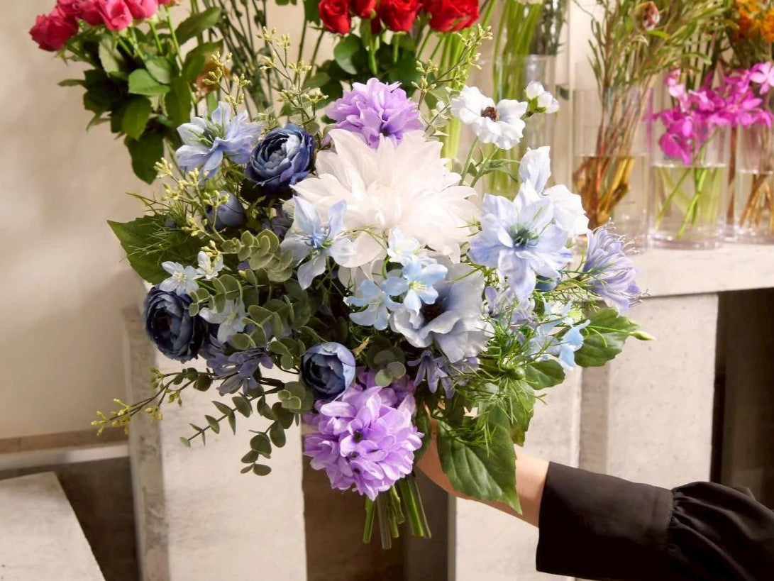 枯れない想いを束ねて——造花のブライダルブーケ、全国配送対応