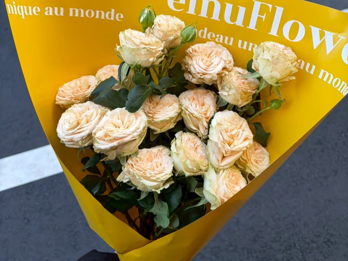 「おかえり」の代わりに、玄関に花を。