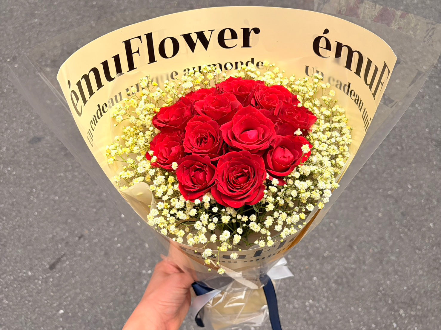 想いをまっすぐ届ける、赤バラの花束