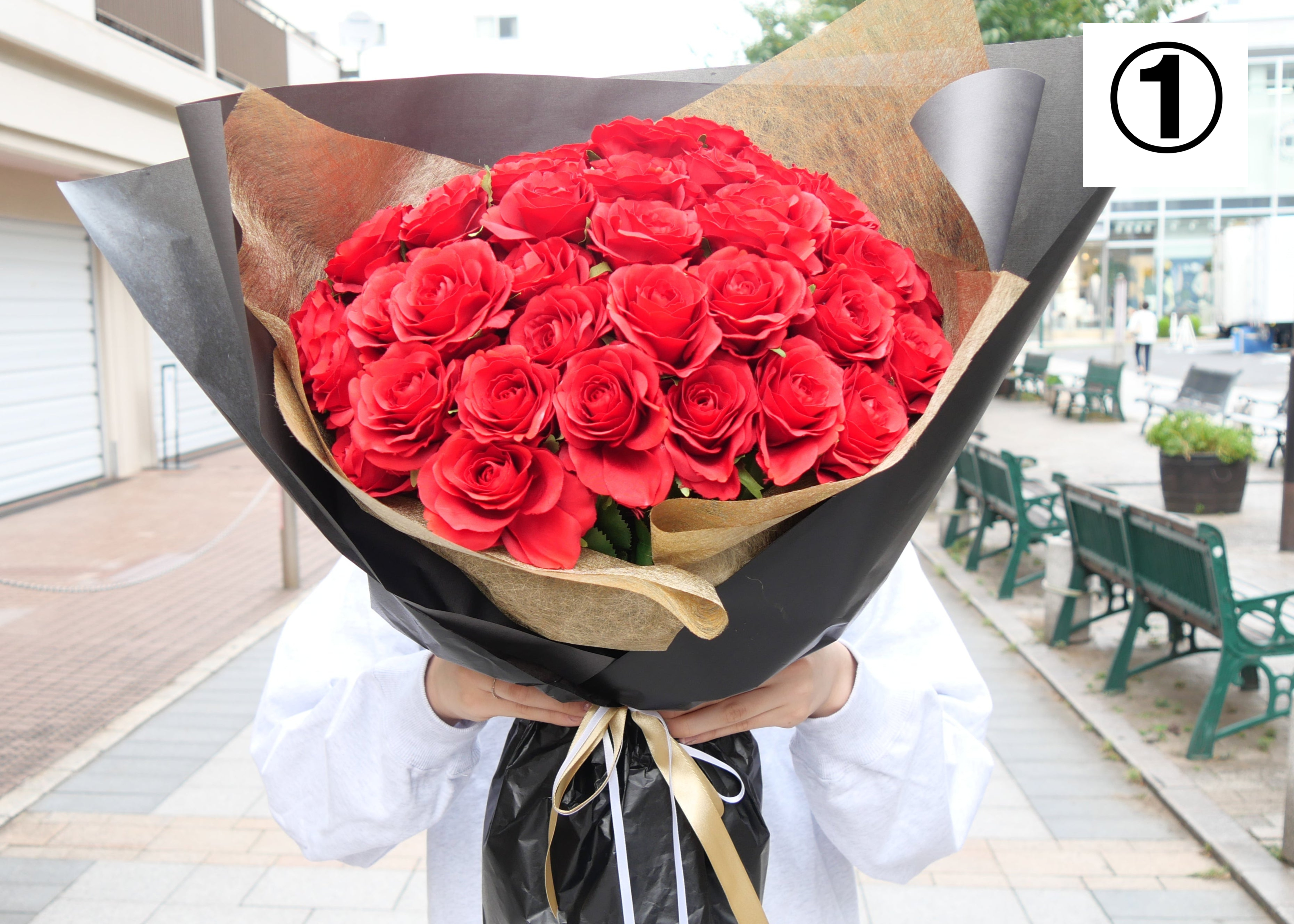 【高級バラ50本】黒・ネイビー・ピンクゴールドからお選びいただけるラッピング【北海道と沖縄は配送対象外】