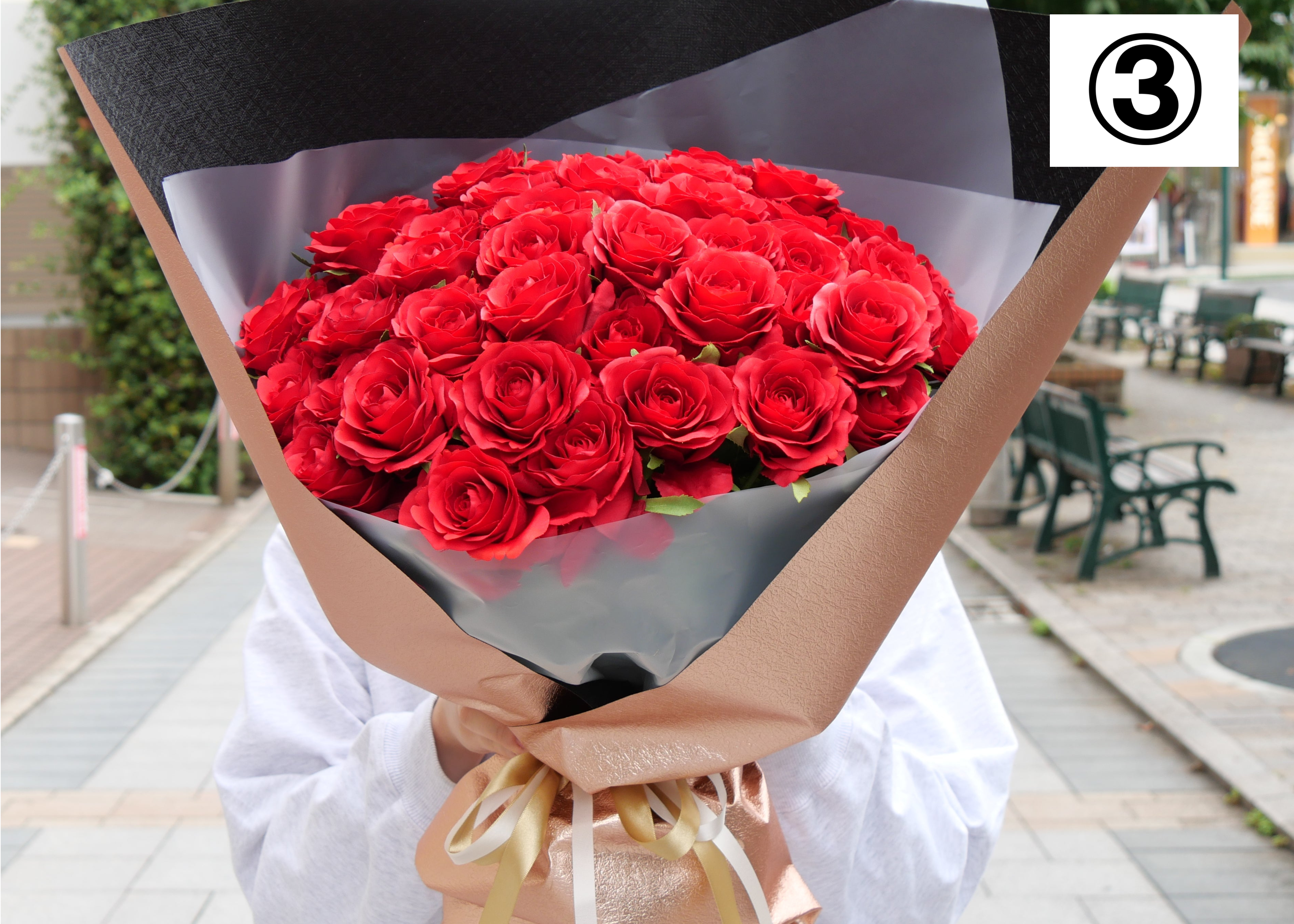 【高級バラ50本】黒・ネイビー・ピンクゴールドからお選びいただけるラッピング【北海道と沖縄は配送対象外】