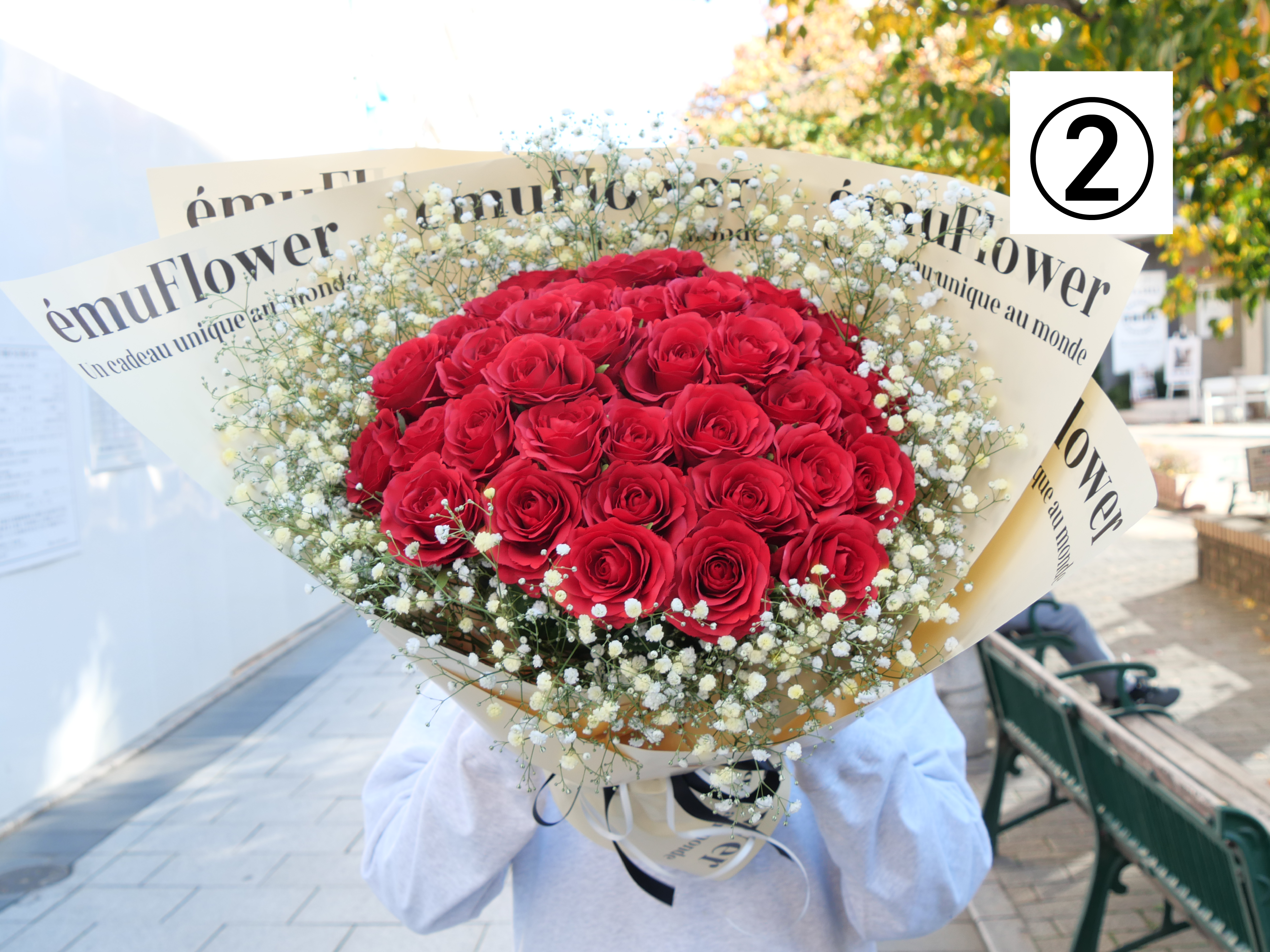 【高級バラ50本&カスミ草】選べるカスミ草カラー&émuクリームラッピング【北海道と沖縄は配送対象外】