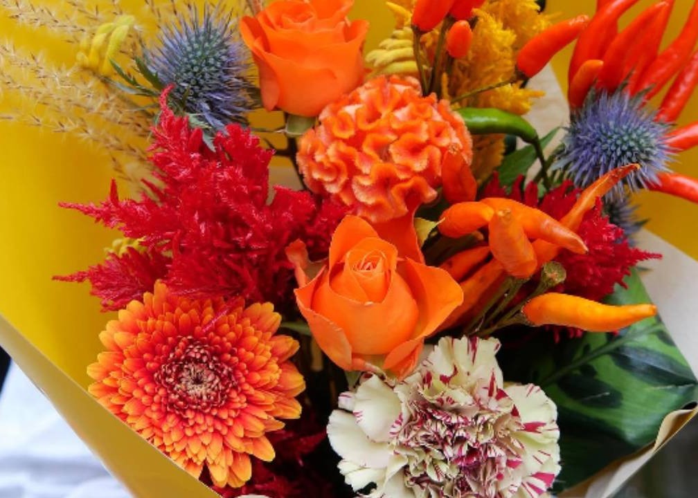 ému flowerで叶えるオレンジ色のお花束