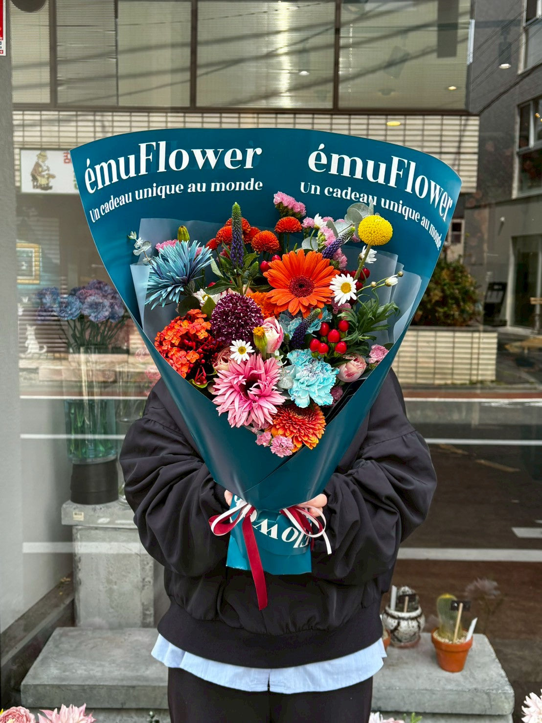 時間を重ねたような深みをまとう～アンティークカラーの花束の魅力～