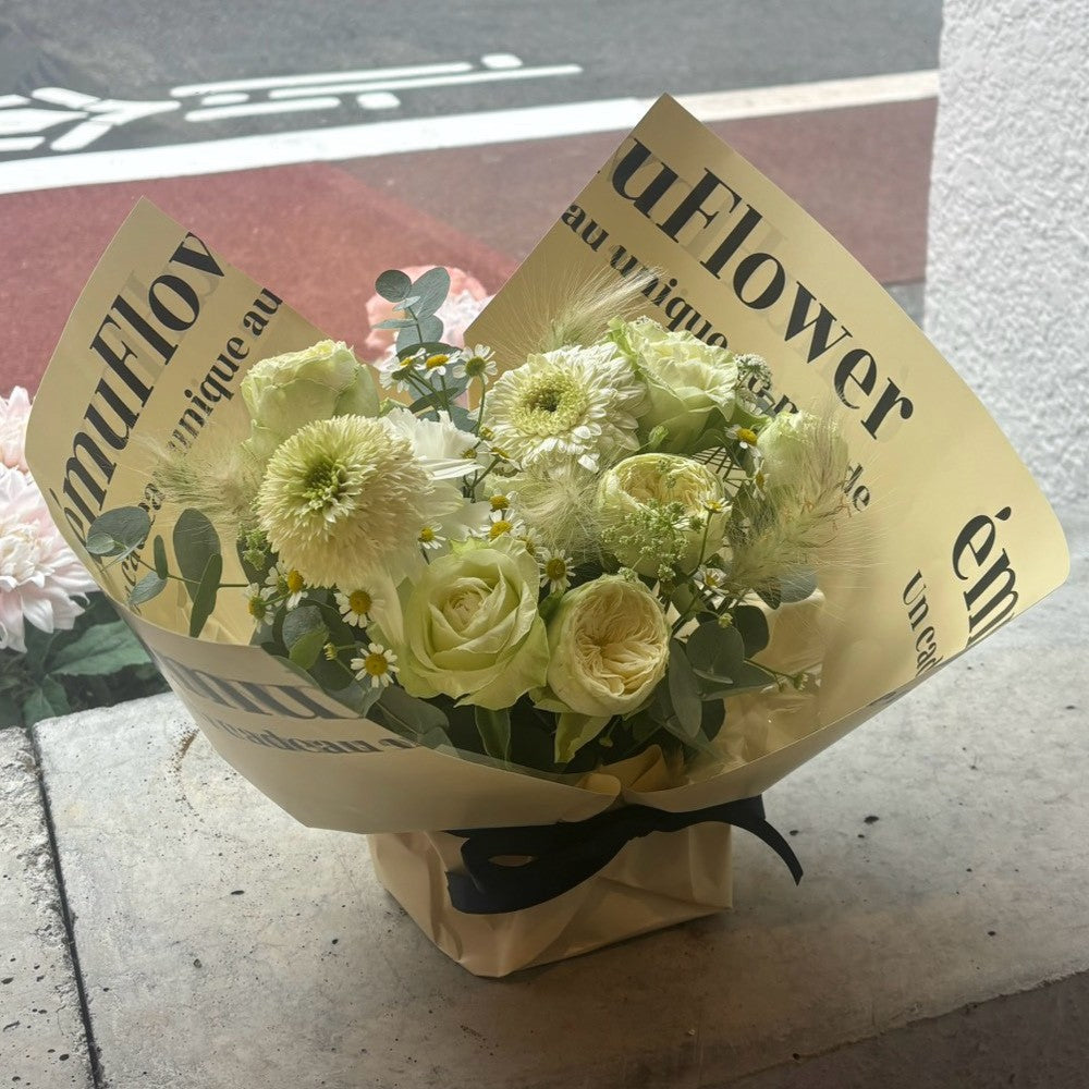 日常にそっと彩りを添える、やさしい色合いのアレンジメント