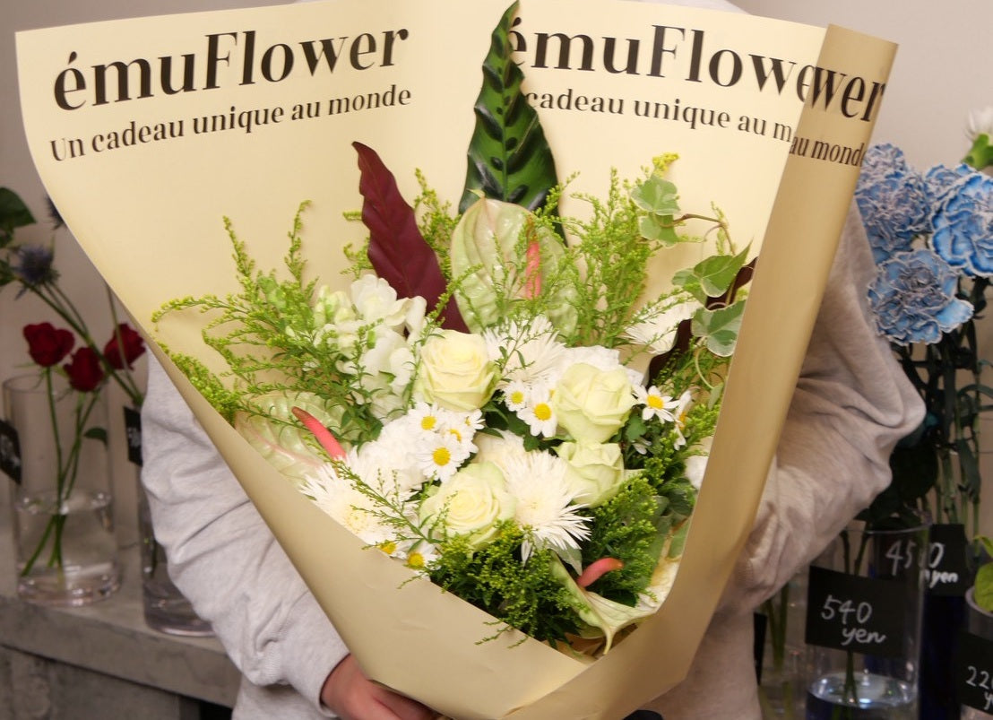 白とグリーンのナチュラルブーケ