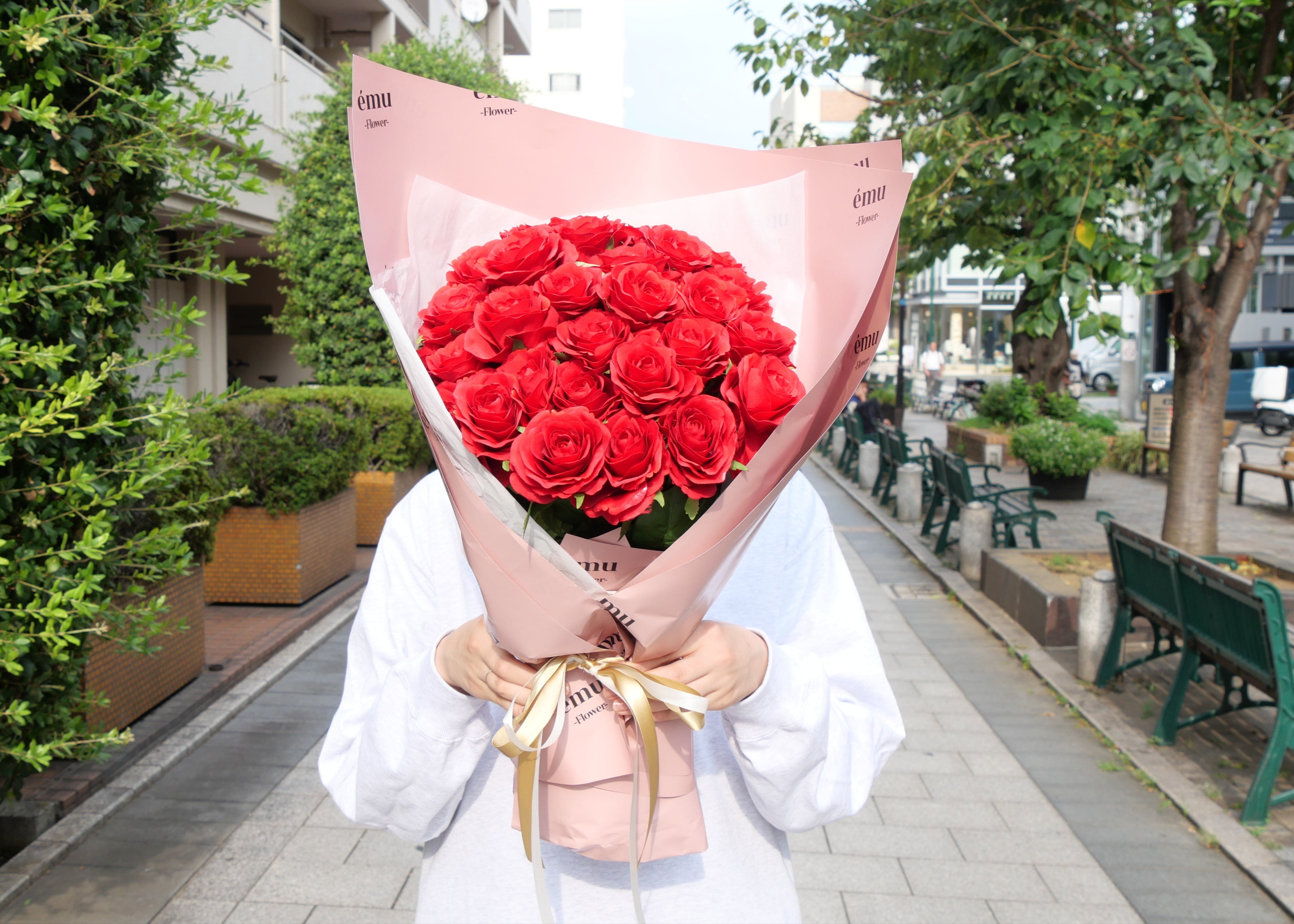 高級バラ30本】ピンク【北海道と沖縄は配送対象外】 | ému Flower