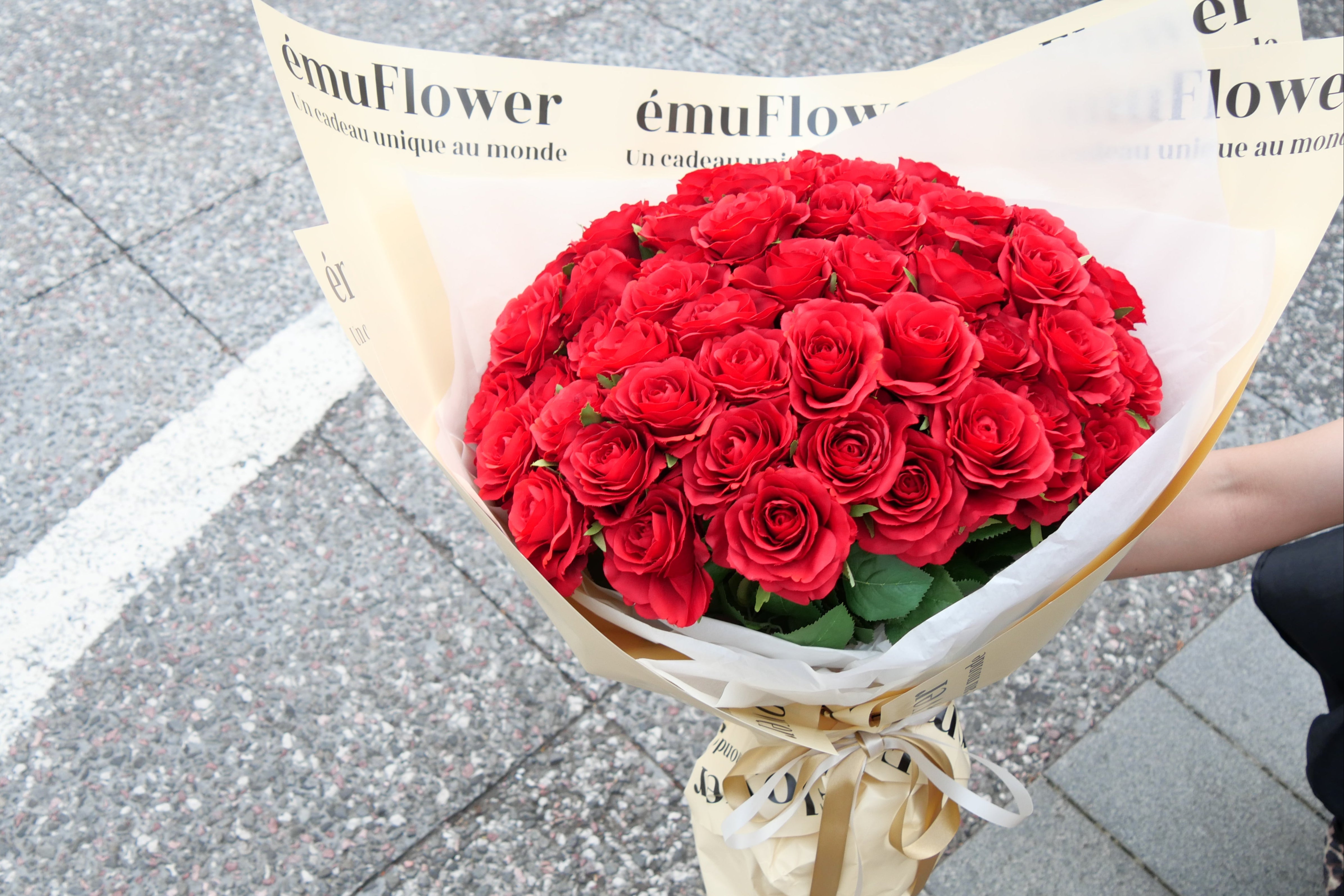 高級バラ50本】【北海道と沖縄は配送対象外】 | ému Flower (エミュ