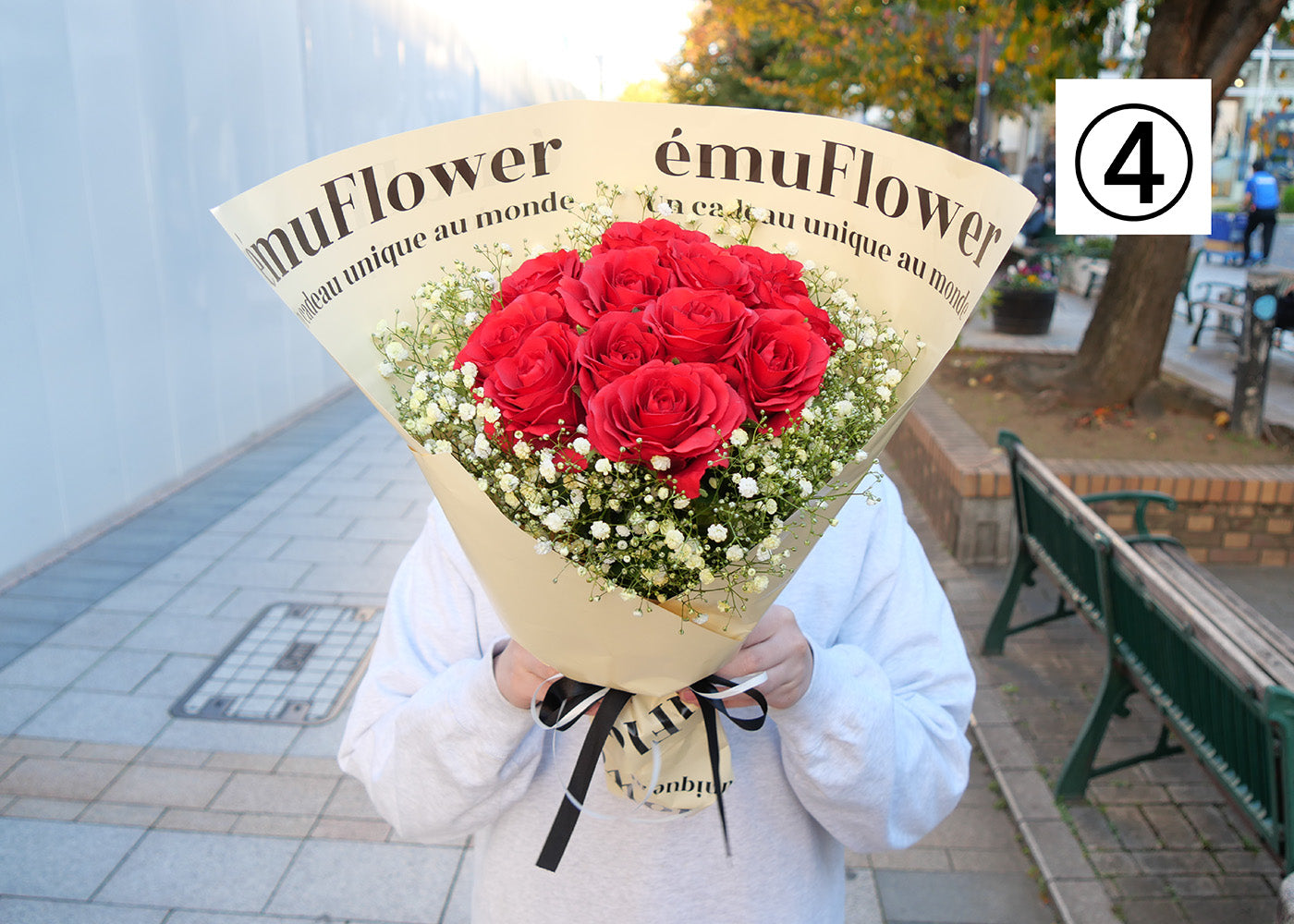 【高級バラ12本＆カスミ草】選べるカスミ草カラー＆émuクリーム色ラッピング【北海道と沖縄は配送対象外】