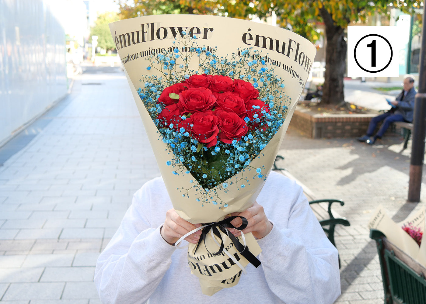 【高級バラ12本＆カスミ草】選べるカスミ草カラー＆émuクリーム色ラッピング【北海道と沖縄は配送対象外】